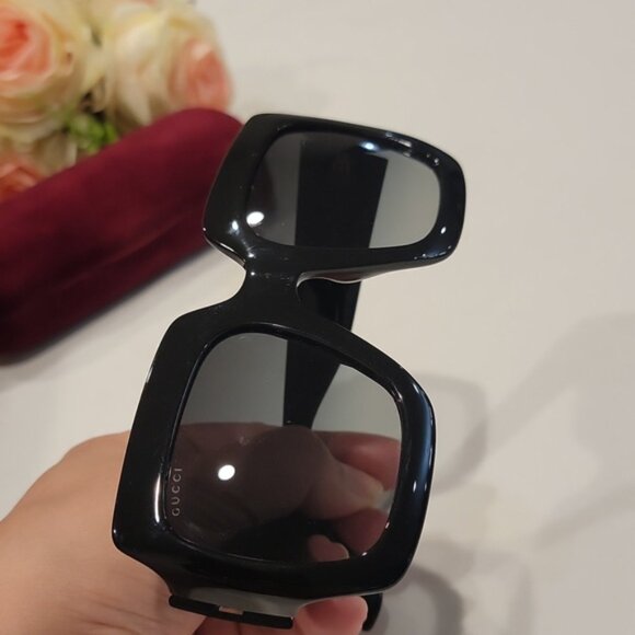 Authentic Gucci sunglasses with case - Picture 7 of 12